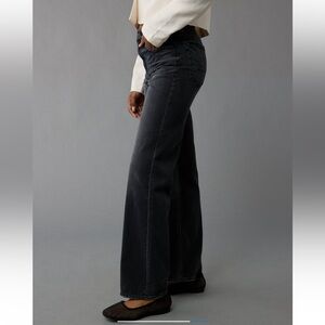 American Eagle Women’s Strigid High-Waisted Stovepipe Jeans in Black Blaze